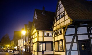 Ursprünglich wollte die Stadt Gütersloh die Nachtabschaltung der Straßenbeleuchtung beibehalten, um Energie einzusparen. Jetzt hat sich die Stadt doch anders entschieden. - Andreas Frücht Ursprünglich wollte die Stadt Gütersloh die Nachtabschaltung der Straßenbeleuchtung beibehalten, um Energie einzusparen. Jetzt hat sich die Stadt doch anders entschieden. - Andreas Frücht