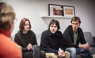 Aktivisten von Extinction Rebellion Bielefeld im Gespräch mit NW-Redakteurin Heike Krüger (von links): Leonie Bäumer (19), Nico Breitsprecher (40) und Max Tiessen (28). - Mike-Dennis Mller / www.mdm.photo Aktivisten von Extinction Rebellion Bielefeld im Gespräch mit NW-Redakteurin Heike Krüger (von links): Leonie Bäumer (19), Nico Breitsprecher (40) und Max Tiessen (28). - Mike-Dennis Mller / www.mdm.photo