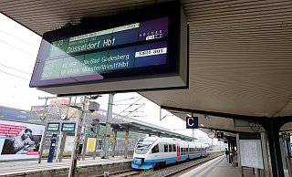 Viele Züge am Bielefelder Hauptbahnhof kommen zur Zeit verspätet an - oder gar nicht. - Wolfgang Rudolf Viele Züge am Bielefelder Hauptbahnhof kommen zur Zeit verspätet an - oder gar nicht. - Wolfgang Rudolf