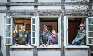 Christian Schulz (v.l.), seine Söhne Jann und Hauke sowie Horst Christian Wolf hoffen, dass viele Schildescher mitmachen. - Sarah Jonek Christian Schulz (v.l.), seine Söhne Jann und Hauke sowie Horst Christian Wolf hoffen, dass viele Schildescher mitmachen. - Sarah Jonek