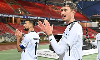 SCP-Verteidiger Calvin Brackelmann (r.), hier nach dem 2:0-Sieg in Nürnberg, zählte zu den positiven Überraschungen der Rückrunde. Visar Musliu (l.) avancierte in der zweiten Saisonhälfte zum erhofften Abwehrchef. - picture alliance SCP-Verteidiger Calvin Brackelmann (r.), hier nach dem 2:0-Sieg in Nürnberg, zählte zu den positiven Überraschungen der Rückrunde. Visar Musliu (l.) avancierte in der zweiten Saisonhälfte zum erhofften Abwehrchef. - picture alliance