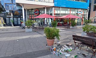 Übervoller Mülleimer am Boulevard. - NW Bielefeld Übervoller Mülleimer am Boulevard. - NW Bielefeld