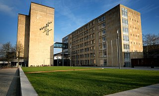 Der Zugang zum Rathaus wird wieder erleichtert. Aber auch künftig müssen Termine vereinbart werden. - Andreas Frücht Der Zugang zum Rathaus wird wieder erleichtert. Aber auch künftig müssen Termine vereinbart werden. - Andreas Frücht