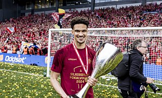 Joel Felix gewann am 9. Mai mit Silkeborg den dänischen Pokal. - IMAGO/Gonzales Photo Joel Felix gewann am 9. Mai mit Silkeborg den dänischen Pokal. - IMAGO/Gonzales Photo