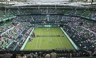 Am Montag stehen auf dem Centre Court in Halle insgesamt vier Partien an. - IMAGO/tennisphoto.de Am Montag stehen auf dem Centre Court in Halle insgesamt vier Partien an. - IMAGO/tennisphoto.de