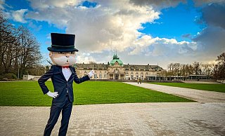 In die Rolle des Mr. Monopoly als Werbefigur für die Kurstadt-Edition des Brettspielklassikers schlüpft Europaschüler Finn Winter. - Privat In die Rolle des Mr. Monopoly als Werbefigur für die Kurstadt-Edition des Brettspielklassikers schlüpft Europaschüler Finn Winter. - Privat