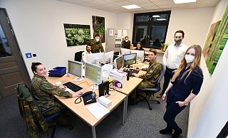 Gemeinsam mit Scouts des Gesundheitsamts des Kreises Höxter ermitteln die Soldatinnen und Soldaten des ABC-Abwehrbataillons 7 aus Höxter Infektionsketten. - Kreis Höxter Gemeinsam mit Scouts des Gesundheitsamts des Kreises Höxter ermitteln die Soldatinnen und Soldaten des ABC-Abwehrbataillons 7 aus Höxter Infektionsketten. - Kreis Höxter