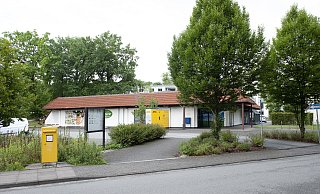 Das leuchtende Gelb weist Postkunden den Weg zu Briefkasten und Packstation am Frischemarkt. - Joerg Dieckmann - www.dieckmann-fotodesign.de Das leuchtende Gelb weist Postkunden den Weg zu Briefkasten und Packstation am Frischemarkt. - Joerg Dieckmann - www.dieckmann-fotodesign.de