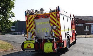 Die Feuerwehr am frühen Morgen am Schelpmilser Weg. - Paul Brinkmann Die Feuerwehr am frühen Morgen am Schelpmilser Weg. - Paul Brinkmann