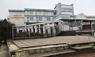 Das ehemalige Hotel Kaiserbrunnen in Brakel steht seit vielen Jahren leer. - Simone Flörke Das ehemalige Hotel Kaiserbrunnen in Brakel steht seit vielen Jahren leer. - Simone Flörke