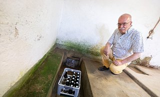 Tagein, tagaus rauscht das Wasser der Pader durch Wilhelm Krüggelers Keller - ein perfekter Ort zum Bier-Kühlen. - Niklas Tüns Tagein, tagaus rauscht das Wasser der Pader durch Wilhelm Krüggelers Keller - ein perfekter Ort zum Bier-Kühlen. - Niklas Tüns