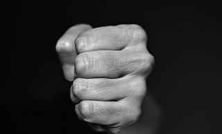 Ein 28-Jähriger geht in Höxter erst auf eine Frau und dann auch auf deren Helfer los. - Symbolbild: Pixabay Ein 28-Jähriger geht in Höxter erst auf eine Frau und dann auch auf deren Helfer los. - Symbolbild: Pixabay