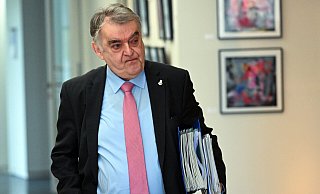 Innenminister Herbert Reul (CDU) ließ einen 15-Punkte-Plan erarbeiten, um die Kommunikation und Warnungen von bevorstehenden Katastrophen zu verbessern. - Federico Gambarini Innenminister Herbert Reul (CDU) ließ einen 15-Punkte-Plan erarbeiten, um die Kommunikation und Warnungen von bevorstehenden Katastrophen zu verbessern. - Federico Gambarini