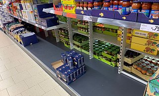 Im Lidl am Westring stehen die teuren Markenprodukte noch an Ort und Stelle, während die preiswerteren Nudeln nicht mehr vorzufinden sind. - Louisa Rabeneick Im Lidl am Westring stehen die teuren Markenprodukte noch an Ort und Stelle, während die preiswerteren Nudeln nicht mehr vorzufinden sind. - Louisa Rabeneick
