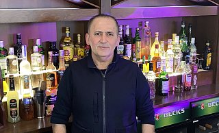 Dursun Kaya hat in Verl das Noa eröffnet. Zunächst als Event-Location gestartet, möchte der 53-Jährige spätestens im Sommereine vollwertige Gastronomie anbieten. - Markus Voss Dursun Kaya hat in Verl das Noa eröffnet. Zunächst als Event-Location gestartet, möchte der 53-Jährige spätestens im Sommereine vollwertige Gastronomie anbieten. - Markus Voss