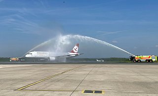 Feierliche Begrüßung des Sonnenfliegers: TUI stationiert wieder eine Maschine der Fluggesellschaft Freebird Europe am heimischen Airport. - Carola Drabon Feierliche Begrüßung des Sonnenfliegers: TUI stationiert wieder eine Maschine der Fluggesellschaft Freebird Europe am heimischen Airport. - Carola Drabon