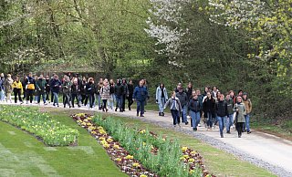 Die erste LGS- Führung erreicht de Weserpromenade. - David Schellenberg Die erste LGS- Führung erreicht de Weserpromenade. - David Schellenberg