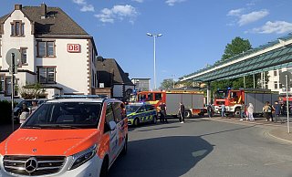 Einsatzkräfte am Herforder Bahnhof. - Frank-Michael Kiel-Steinkamp Einsatzkräfte am Herforder Bahnhof. - Frank-Michael Kiel-Steinkamp