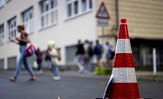 In Bad Lippspringe startet nun ein Verkehrsversuch vor der Concordia-Grundschule. Das Ziel: Mehr Sicherheit auf dem Schulweg für Schülerinnen und Schüler. - Christoph Reichwein (Themenbild) In Bad Lippspringe startet nun ein Verkehrsversuch vor der Concordia-Grundschule. Das Ziel: Mehr Sicherheit auf dem Schulweg für Schülerinnen und Schüler. - Christoph Reichwein (Themenbild)