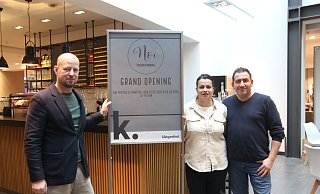 Sebastian Winnig, Geschäftsleiter von Klingenthal (li.) mit seinen neuen Pächtern, Eva und Gino Sblendido. - Claus Frickemeier Sebastian Winnig, Geschäftsleiter von Klingenthal (li.) mit seinen neuen Pächtern, Eva und Gino Sblendido. - Claus Frickemeier