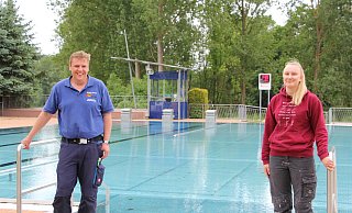 Becken sauber, Wasser drin, das Team motiviert: Es kann endlich losgehen mit der Freibadsaison, freut sich der Meister für Bäderbetriebe Thorsten Müller. - Saskia Jochheim Becken sauber, Wasser drin, das Team motiviert: Es kann endlich losgehen mit der Freibadsaison, freut sich der Meister für Bäderbetriebe Thorsten Müller. - Saskia Jochheim