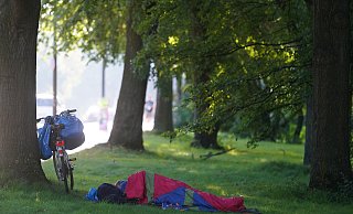 Wenn sich Obdachlose mit Zelten oder in anderer Form dauerhafte Schlafplätze einrichten, schreitet das Paderborner Ordnungsamt ein. (Symbolbild) - Marcus Brandt Wenn sich Obdachlose mit Zelten oder in anderer Form dauerhafte Schlafplätze einrichten, schreitet das Paderborner Ordnungsamt ein. (Symbolbild) - Marcus Brandt