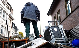 Schrott zu sammeln kann bei den aktuellen Altmetallpreisen ein lohnendes Geschäft sein. Oft sind die Fahrzeuge aber illegal unterwegs. - Verwendung weltweit, usage worldwide Schrott zu sammeln kann bei den aktuellen Altmetallpreisen ein lohnendes Geschäft sein. Oft sind die Fahrzeuge aber illegal unterwegs. - Verwendung weltweit, usage worldwide