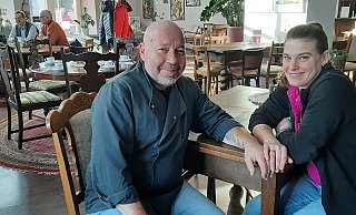 Frank Förster und Bianca Mogge laden in ihr Café und Bistro ein. - Dieter Scholz Frank Förster und Bianca Mogge laden in ihr Café und Bistro ein. - Dieter Scholz