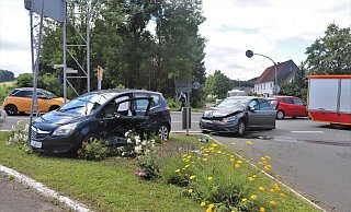 Beide Autos mussten abgeschleppt werden. - Polizei Beide Autos mussten abgeschleppt werden. - Polizei