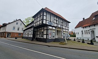 Das markante Fachwerkhaus an der Langen Straße 37 steht zum Verkauf. Es gibt bereits einen Interessenten. - Uwe Pollmeier Das markante Fachwerkhaus an der Langen Straße 37 steht zum Verkauf. Es gibt bereits einen Interessenten. - Uwe Pollmeier