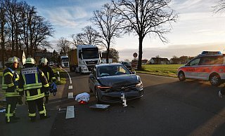 Bei dem Unfall verletzten sich zwei Menschen und wurden in umliegende Krankenhäuser gebracht. - Torsten Fischer Bei dem Unfall verletzten sich zwei Menschen und wurden in umliegende Krankenhäuser gebracht. - Torsten Fischer