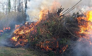 Das Osterfeuer der Freiwilligen Feuerwehr in Werste hat für einen 28-jährigen Angeklagten ein Nachspiel vor Gericht. - Privat Das Osterfeuer der Freiwilligen Feuerwehr in Werste hat für einen 28-jährigen Angeklagten ein Nachspiel vor Gericht. - Privat