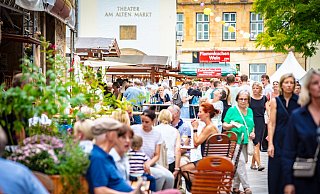 Viele Gäste haben den Bielefelder Weinmarkt 2024 am ersten Abend besucht. - Mller Viele Gäste haben den Bielefelder Weinmarkt 2024 am ersten Abend besucht. - Mller