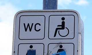Das Angebot an öffentlichen Toiletten zu Libori soll für Menschen mit Behinderung verbessert werden. - Symbolfoto: Lena Henning Das Angebot an öffentlichen Toiletten zu Libori soll für Menschen mit Behinderung verbessert werden. - Symbolfoto: Lena Henning