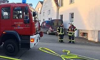 Zu einem Wohnungsbrand in Borgentreich rückten 42 Feuerwehrleute aus. - FFW Borgentreich Zu einem Wohnungsbrand in Borgentreich rückten 42 Feuerwehrleute aus. - FFW Borgentreich