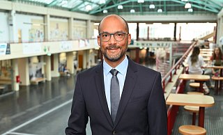 Daniel Klotz wird neuer Ärztlicher Leiter der Abteilung für Neonatologie (Frühgeborenenmedizin) und Kinder-Intensivmedizin. - Manuel Bünemann Daniel Klotz wird neuer Ärztlicher Leiter der Abteilung für Neonatologie (Frühgeborenenmedizin) und Kinder-Intensivmedizin. - Manuel Bünemann