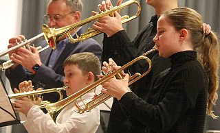 Wie vielfältig die Musikschule Steinheim ist, wurde beim Konzert zum 50. Jubiläum mit den verschiedenen Ensembles im vergangenen Dezember deutlich - Burkhard Battran Wie vielfältig die Musikschule Steinheim ist, wurde beim Konzert zum 50. Jubiläum mit den verschiedenen Ensembles im vergangenen Dezember deutlich - Burkhard Battran