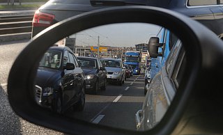 Ein schwerbehinderter Autofahrer aus Bad Oeynhausen hat einen Sattelzug - wie auf unserem Symbolfoto - im Autobahnkreuz so stark ausgebremst, dass es zum Unfall kam. Die Sache landete vor Gericht. - Franziska Kraufmann Ein schwerbehinderter Autofahrer aus Bad Oeynhausen hat einen Sattelzug - wie auf unserem Symbolfoto - im Autobahnkreuz so stark ausgebremst, dass es zum Unfall kam. Die Sache landete vor Gericht. - Franziska Kraufmann