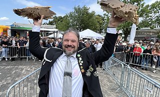 Frank Düttmann erfüllte sich im vergangenen Jahr einen lang gehegten Traum: er wurde der Regent der Verler St.-Hubertus-Schützengilde. In Kürze wird er abgelöst. - Gabriele Grund Frank Düttmann erfüllte sich im vergangenen Jahr einen lang gehegten Traum: er wurde der Regent der Verler St.-Hubertus-Schützengilde. In Kürze wird er abgelöst. - Gabriele Grund