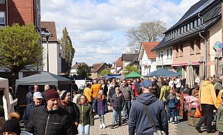 In der Innenstadt tummeln sich am Nachmittag tausende Besucher. - Judith Gladow In der Innenstadt tummeln sich am Nachmittag tausende Besucher. - Judith Gladow