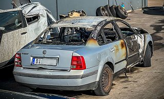 Der VW Passat des Bielefelders wurde von den Flammen schwer beschädigt. - Paul Brinkmann