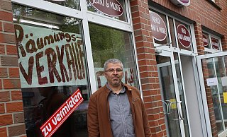 Nach knapp 16 Jahren schließt Ercan Simsek das Geschäft, das er zusammen mit seiner Frau betreibt. - Jan-Henrik Gerdener Nach knapp 16 Jahren schließt Ercan Simsek das Geschäft, das er zusammen mit seiner Frau betreibt. - Jan-Henrik Gerdener