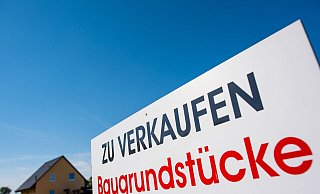 Wer in Gütersloh Bauland kaufen möchte, muss dafür tiefer in die Tasche greifen. - dpa Wer in Gütersloh Bauland kaufen möchte, muss dafür tiefer in die Tasche greifen. - dpa