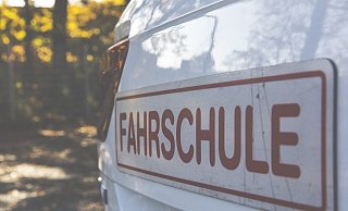 Bei den theoretischen und praktischen Führerscheinprüfungen kommt es aktuell zu Verzögerungen. Von bis zu vier Wochen Wartezeit ist die Rede, allerdings kann sich die Situation im Einzelfall schnell ändern. - Pixabay/Symbolfoto Bei den theoretischen und praktischen Führerscheinprüfungen kommt es aktuell zu Verzögerungen. Von bis zu vier Wochen Wartezeit ist die Rede, allerdings kann sich die Situation im Einzelfall schnell ändern. - Pixabay/Symbolfoto