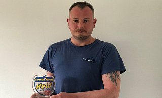 Für seinen umsichtigen und selbstlosen Einsatz verleihen Goodyear und derAutomobilclub von Deutschland (AvD) Jegor Kiske den Titel „Held der Straße“ desMonats Januar 2021. - Goodyear Für seinen umsichtigen und selbstlosen Einsatz verleihen Goodyear und derAutomobilclub von Deutschland (AvD) Jegor Kiske den Titel „Held der Straße“ desMonats Januar 2021. - Goodyear
