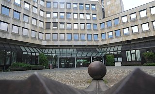 Im Gerichtszentrum am Mindener Königswall sind das Amtsgericht, das Verwaltungsgericht und das Arbeitsgericht untergebracht. Zum Amtsgericht gehört auch das Schöffengericht. - Joern Spreen-Ledebur Im Gerichtszentrum am Mindener Königswall sind das Amtsgericht, das Verwaltungsgericht und das Arbeitsgericht untergebracht. Zum Amtsgericht gehört auch das Schöffengericht. - Joern Spreen-Ledebur