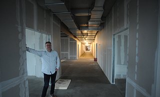 Markus Buchta von der Sekundarschule Rahden freut sich schon auf den Einzug in den neuen Anbau. - Joern Spreen-Ledebur Markus Buchta von der Sekundarschule Rahden freut sich schon auf den Einzug in den neuen Anbau. - Joern Spreen-Ledebur