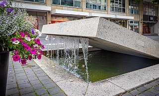 Das "Fließende Tuch" in der Bahnhofstraße/Jöllenbecker Straße. - Mller Das "Fließende Tuch" in der Bahnhofstraße/Jöllenbecker Straße. - Mller