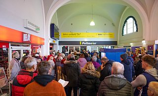 Der Posaunenchor Herford-Mitte und befreundete Bläser geben am Heiligabend ihr traditionelles Weihnachtskonzert im Herforder Bahnhof. - Yvonne Gottschlich Der Posaunenchor Herford-Mitte und befreundete Bläser geben am Heiligabend ihr traditionelles Weihnachtskonzert im Herforder Bahnhof. - Yvonne Gottschlich