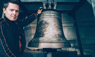 Michael Patrick Kelly stellt unter anderem seine #PeaceBell in der Gaukirche aus. - Andreas Nowak Michael Patrick Kelly stellt unter anderem seine #PeaceBell in der Gaukirche aus. - Andreas Nowak